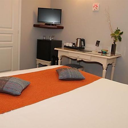 Hotel Les Almadies - Coeur De Ville แซ็งฌองเดอลูซ ภายนอก รูปภาพ